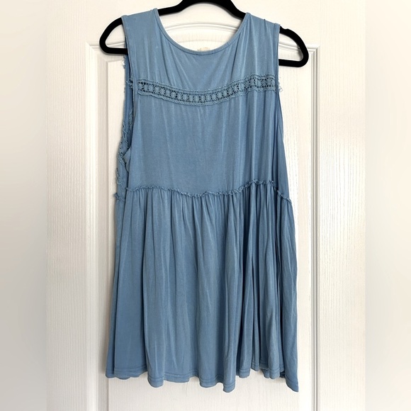 Blue lace detailed tank - Picture 4 of 5